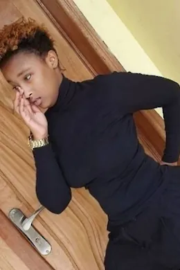 Vicky - picture 1 of 5