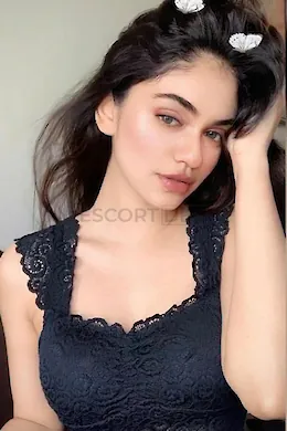 Komal - picture 1 of 5