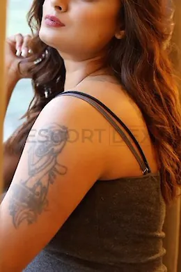 MANASI KAPOOR - picture 1 of 4