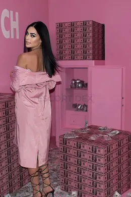 Jacqueline - picture 1 of 5