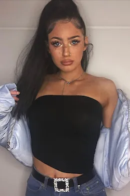 melanie - picture 1 of 5