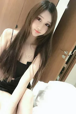 Chloe - picture 1 of 3