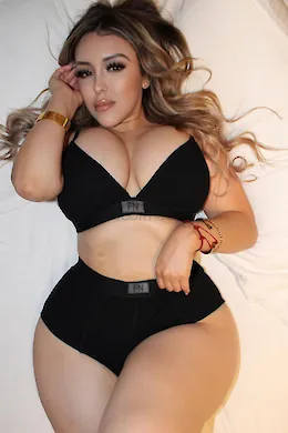 Maya - picture 1 of 4