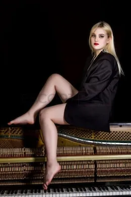 Arina - picture 1 of 4