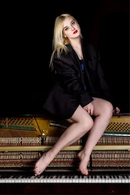 Arina - picture 1 of 4