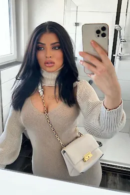 HONG - picture 1 of 5