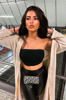 HONG - picture 1 of 5