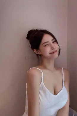 Amy - picture 1 of 5