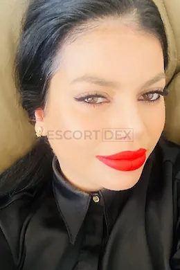 Adrianna - picture 1 of 4