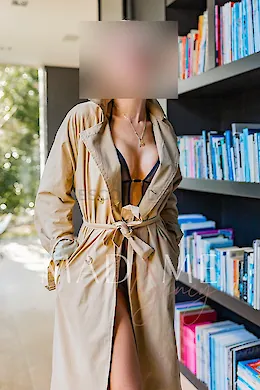 Julie - picture 1 of 5