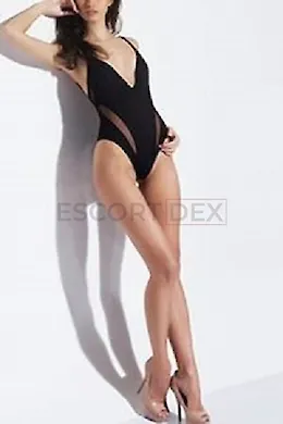 Christelle - picture 1 of 3