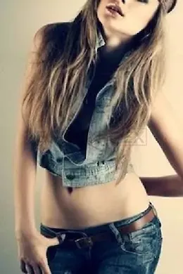 Claire - picture 1 of 3