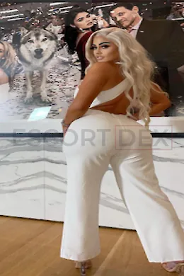 Davina - picture 1 of 6