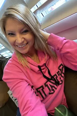 Yvonne - picture 1 of 3