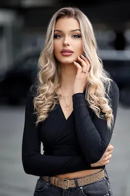 ANNELISE - picture 1 of 5