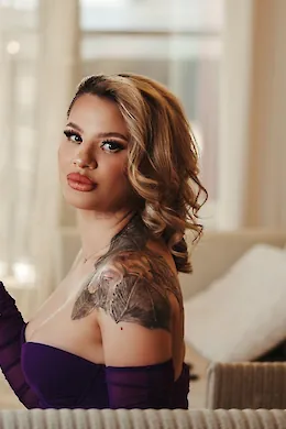 Ella Bolt - picture 1 of 6