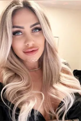 Andrea - picture 1 of 6