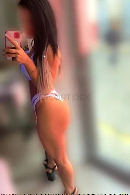 Aylin - picture 1 of 6