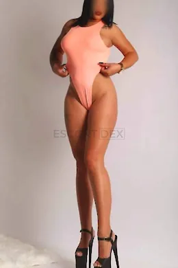 Vanessa - picture 1 of 6