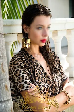 Roxana - picture 1 of 6