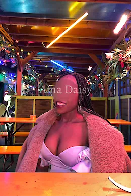 Ama Daisy - picture 1 of 5