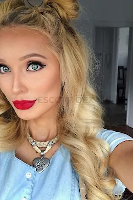 LAVINIA - picture 1 of 6