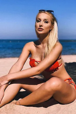 LAVINIA - picture 1 of 6