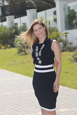 Sexy Laura - picture 1 of 4