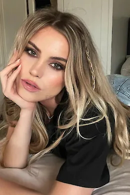 CARLYN - picture 1 of 6