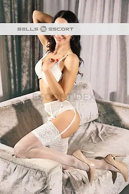 Samira Ludwig - picture 1 of 6