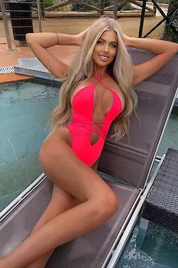 Leona - picture 1 of 6