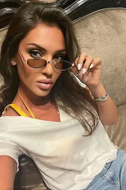 LOVINA - picture 1 of 5