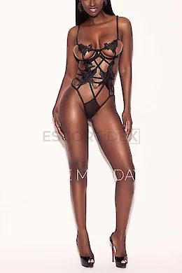 Chloe - picture 1 of 6