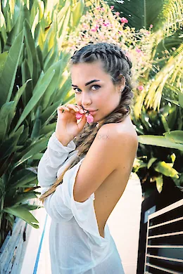 LYDIA - picture 1 of 6