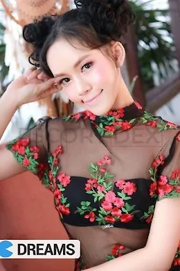 Molly - picture 1 of 6