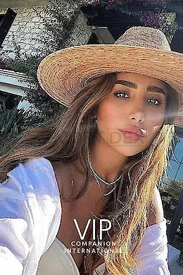 Amelie - picture 1 of 3