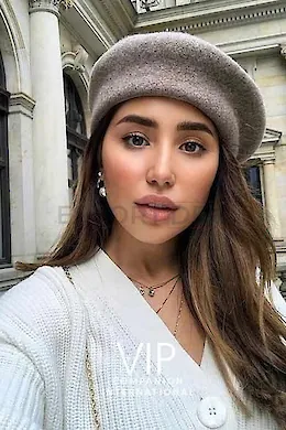 Amelie - picture 1 of 3