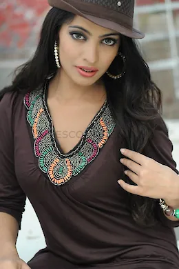 Saba Malik - picture 4 of 6