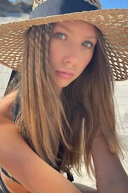 BETTINA - picture 1 of 5