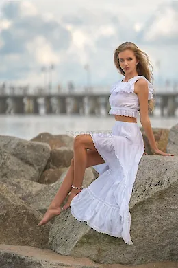 NURIA - picture 1 of 5