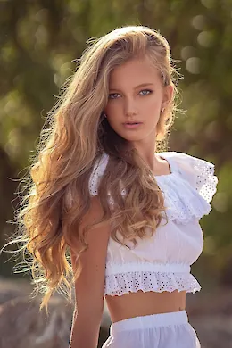 NURIA - picture 1 of 5