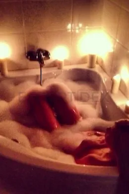 ELAINE - picture 1 of 6