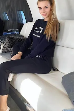 Lora - picture 1 of 6