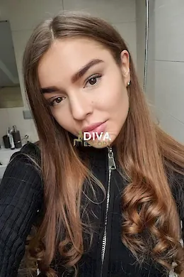 Nadia - picture 1 of 4