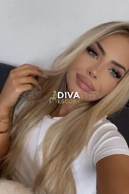 Natasha - picture 1 of 4