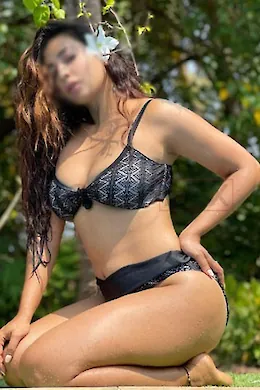 Priya - picture 1 of 4