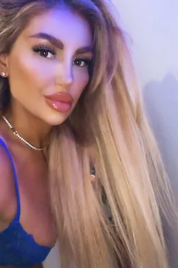 Tia - picture 1 of 6