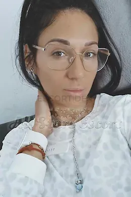 Vivian - picture 1 of 5