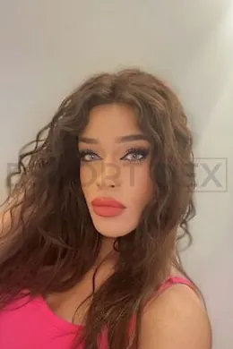 Rihanna XXL - picture 1 of 6