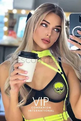 Liliana - picture 1 of 6